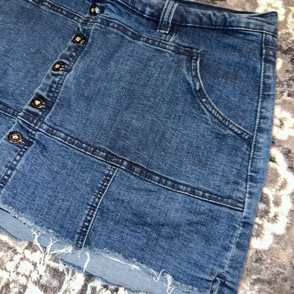 Unionbay (13) Denim Jean Button Up Skort - Picture 2 of 7